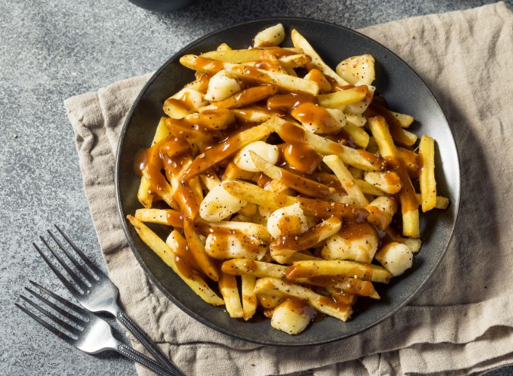 Poutine maison traditionnelle – Recette authentique du Québec